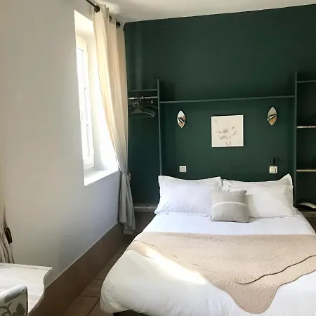 Ξενοδοχείο Des Bains 2*